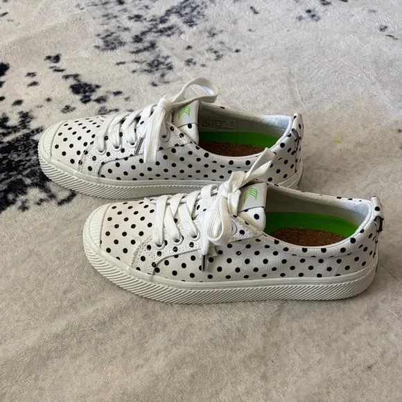 Cariuma Oca Low White Sneakers with Black Dots - Picture 2 of 9